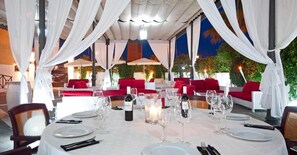 Tempat makan luar