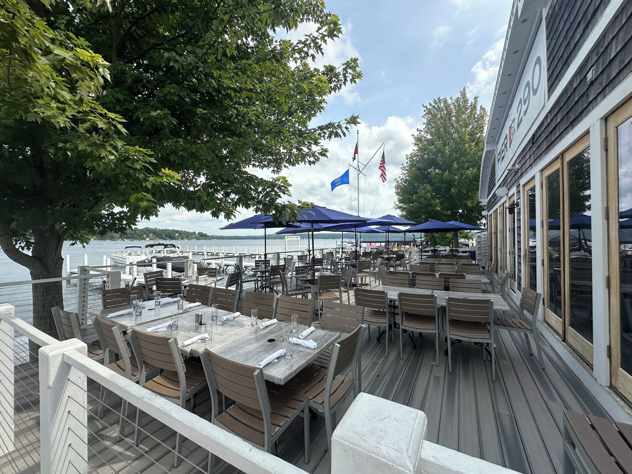 屋外ダイニングエリア