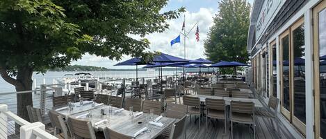 屋外ダイニングエリア