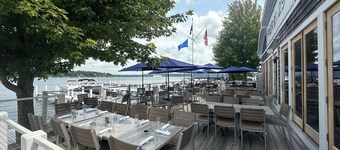Lake Geneva Getaway / Walk to Pier 290, Beach & Lake Path