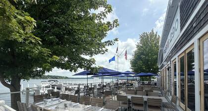 Lake Geneva Getaway / Walk to Pier 290, Beach & Lake Path
