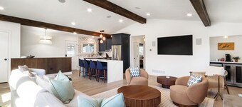 Walk to Pier 290 & Beach! Lake Geneva Getaway Near Lake Path