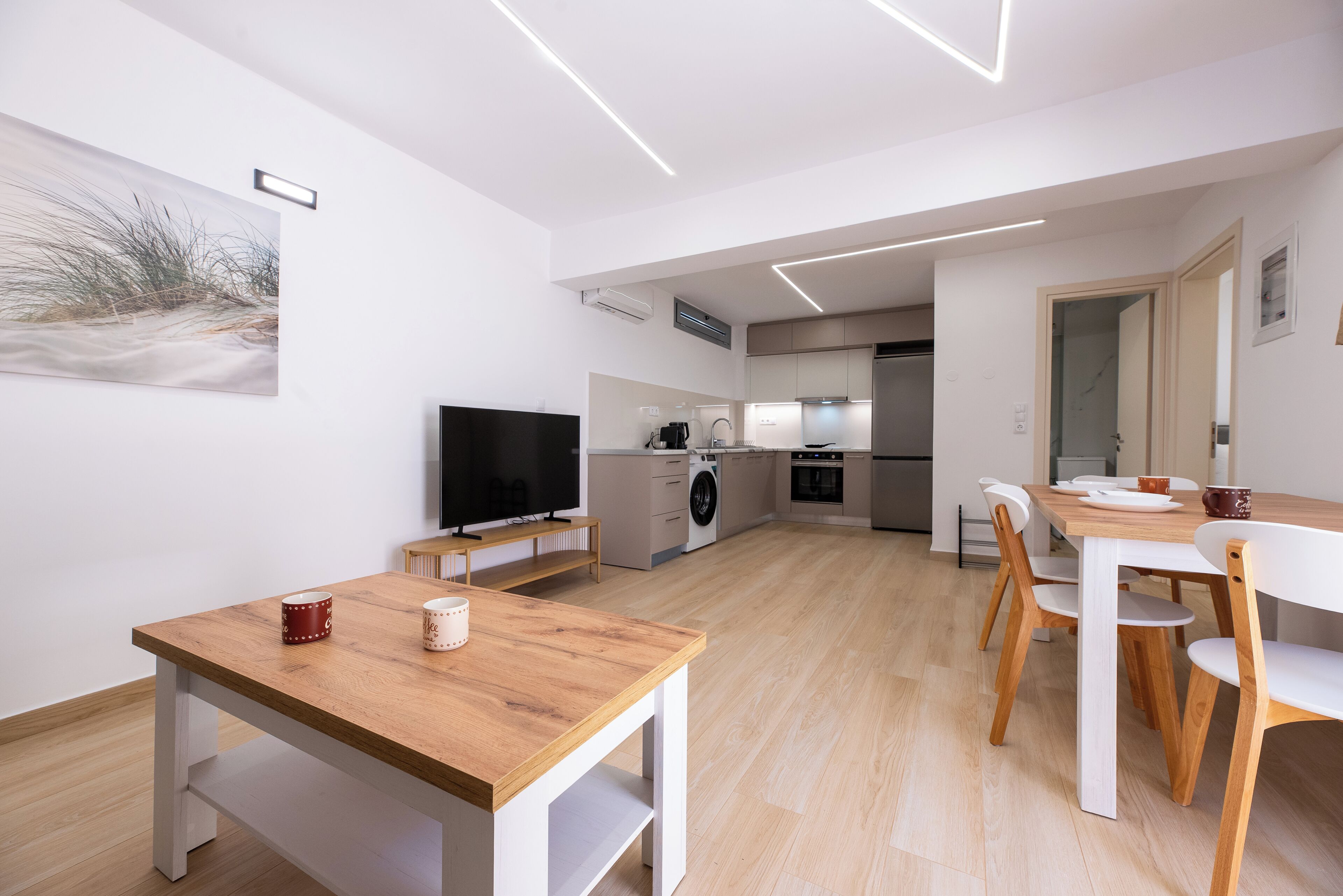 Comfort Apartment | Memory-foam beds, laptop workspace, free WiFi, bed sheets