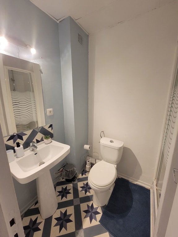 Bright Room - Private Balcony & Pyrenees - Lourdes