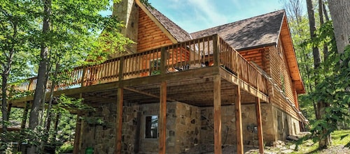 Broqvarn is a wonderful all season home! Great Rates! Close to Lodge & Trails!