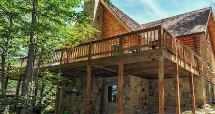 Broqvarn is a wonderful all season home! Great Rates! Close to Lodge & Trails!