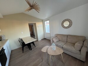 Living area - Renovated house for 4 people (L'Épine)