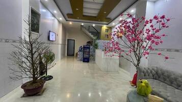 Basic-Studio, Balkon, Stadtblick | Lobby