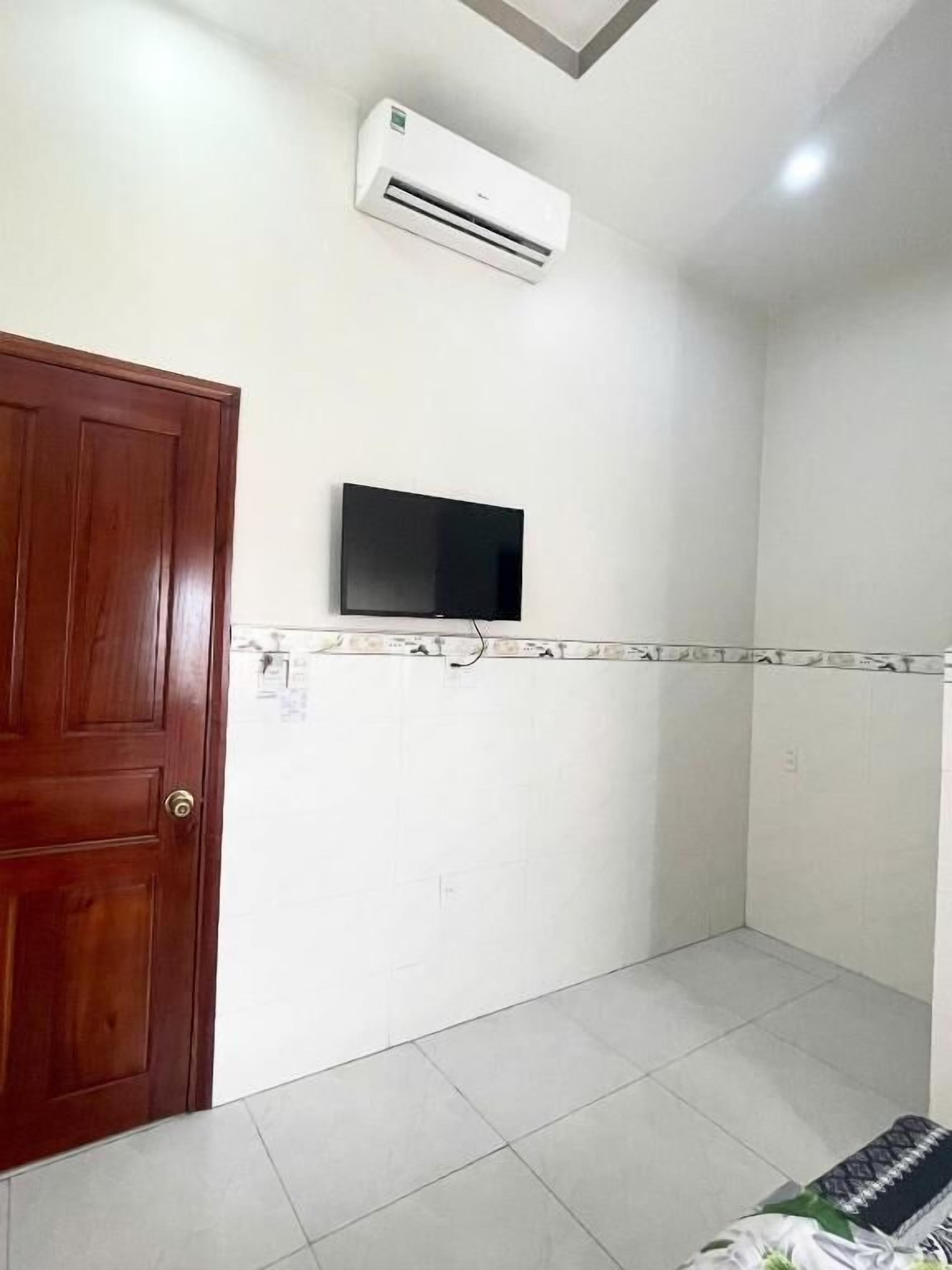 Basic Studio, Balcony, City View | Interior