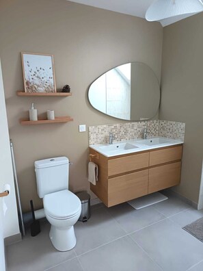Shower, hair dryer, towels, soap - Comfortable house 5 minutes' walk from the banks of the Rance, ideal for families! (Plouër-sur-Rance)