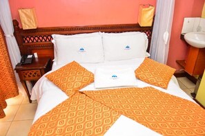In-room safe, desk, blackout curtains, iron/ironing board - Citywall Hotel (Nairobi)