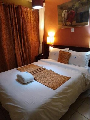 In-room safe, desk, blackout curtains, iron/ironing board - Citywall Hotel (Nairobi)