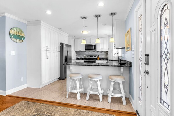 Fridge, microwave, oven, stovetop - Canal Front Home, Boat Dock, Sleeps 17, Dog Friendly (Surf City)