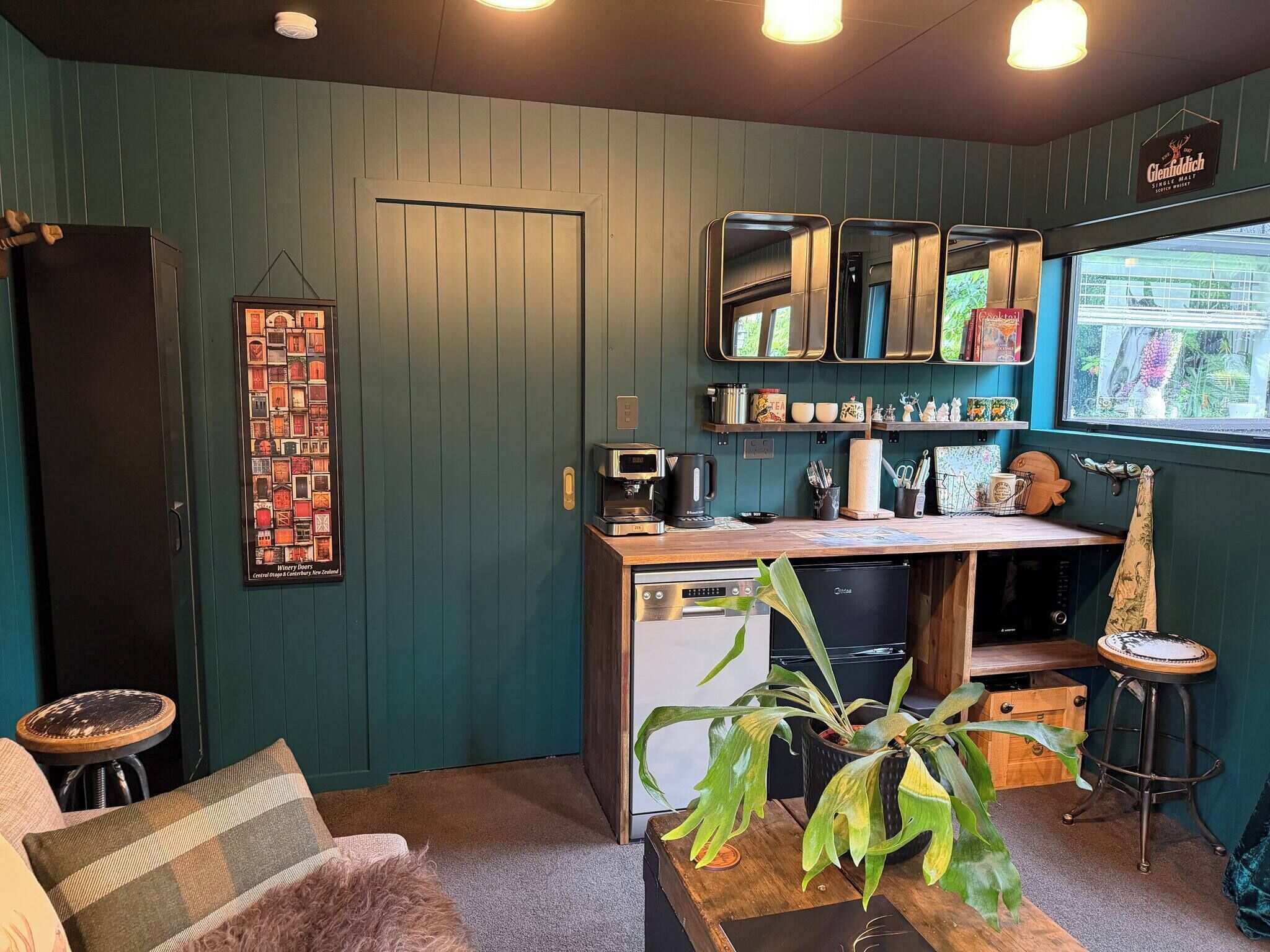 المنشأة من الداخل