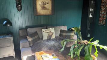 Apartment, 1 Bedroom, Smoking, Balcony | Living room