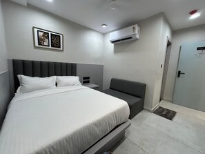 Desk, laptop workspace, free WiFi - hotel shiva inn bopal  (Ahmedabad)