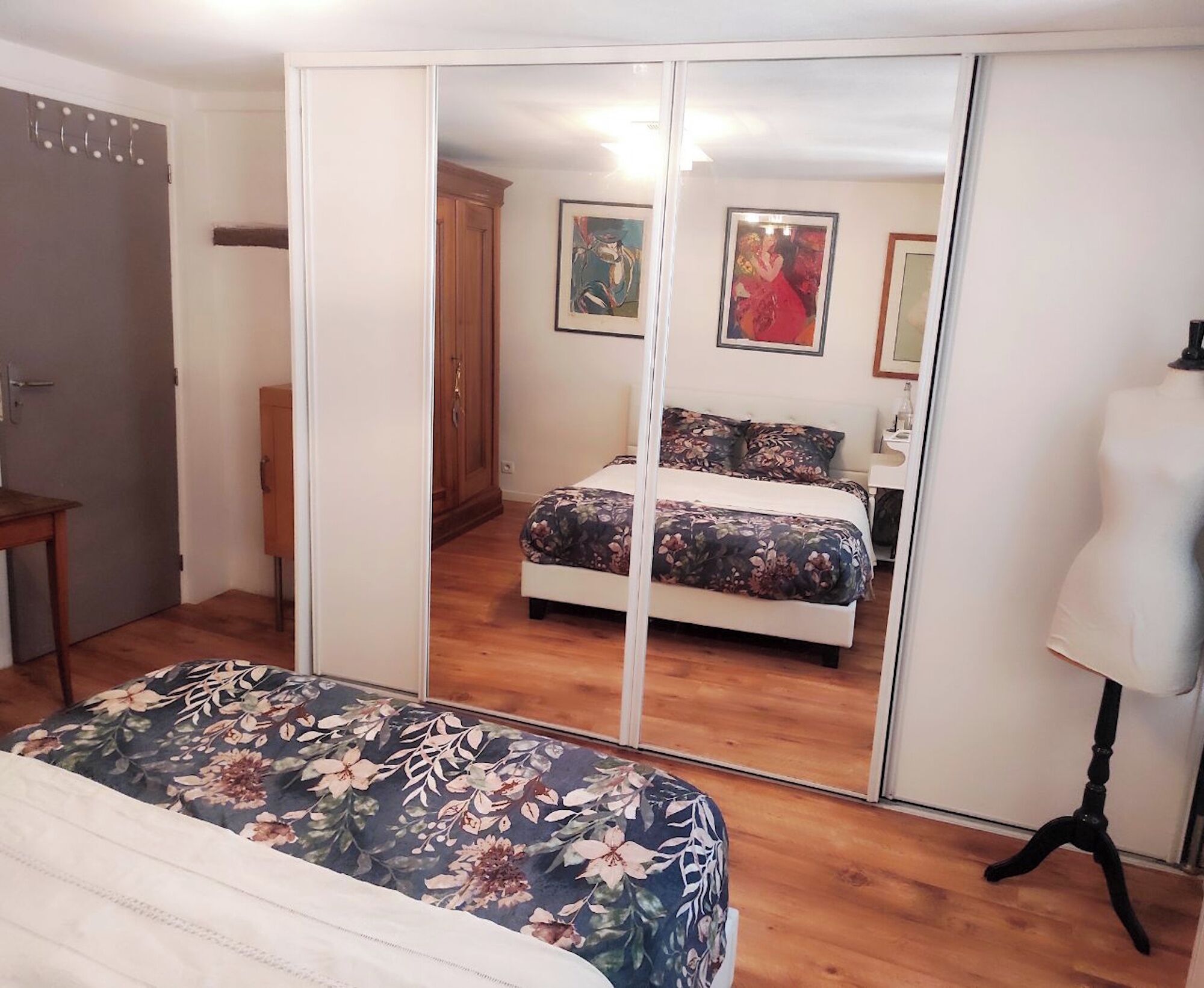 1 chambre, bureau, fer et planche à repasser, Wi-Fi gratuit