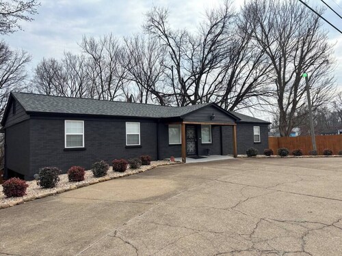 Elvis, Blues & BBQ: 4BR Home Just Outside Memphis, Minutes from USA Ball Stadium