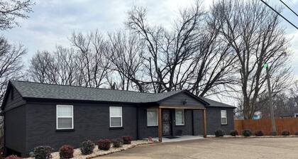 Elvis, Blues & BBQ: 4BR Home Just Outside Memphis, Minutes from USA Ball Stadium
