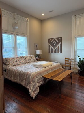 3 habitaciones, escritorio, tabla de planchar con plancha y wifi 
