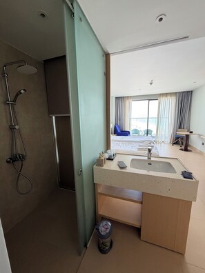 Deluxe Condo, 1 King Bed, Beach View | Bathroom - The ocean-view Cam Ranh  (Cam Ranh)