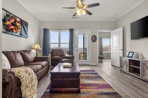 Smart TV, books - Town-view Terrace | Pool | Minutes from 76 (Branson)