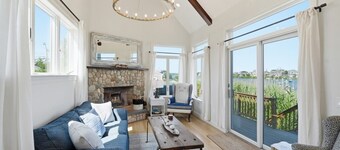 New Premier Waterfront Home 3 Master w dock