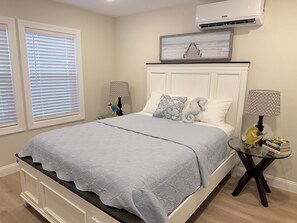 2 bedrooms, iron/ironing board, WiFi, bed sheets - Beautiful 2-Bedroom Apartment 3 Minute Walk From The Beach! (Myrtle Beach)