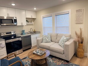Smart TV - Beautiful 2-Bedroom Apartment 3 Minute Walk From The Beach! (Myrtle Beach)