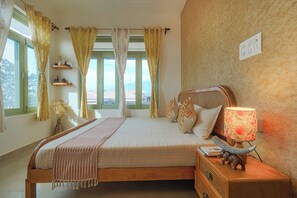 Family Room, City View - Bir Downtown 2BHK - Landing Site 5 Mins (Chaugan)