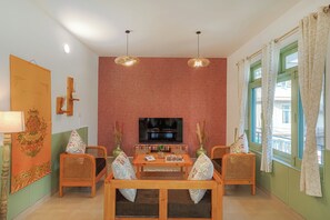 Living area - Bir Downtown 2BHK - Landing Site 5 Mins (Baijnath)