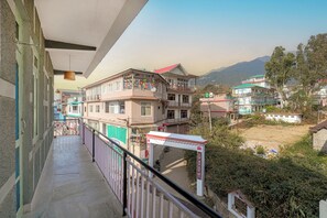 Property grounds - Bir Downtown 2BHK - Landing Site 5 Mins (Chaugan)