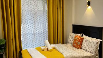 1 habitación, tabla de planchar con plancha, wifi y ropa de cama