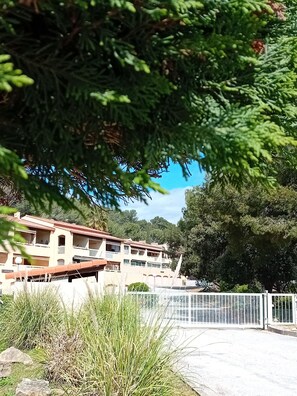 Property grounds - Bandol residence, apartementT2 of 54 m2 with a terrace of 22m2, classified 3 stars (Bandol)