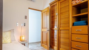 3 bedrooms, Internet - Downtown Playa Oasis | 3BR Condo Steps to Beach & Dining (Playa Del Carmen)