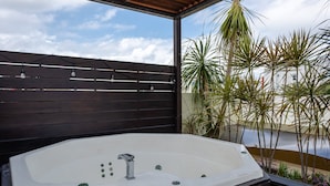 Outdoor spa tub - Downtown Playa Oasis | 3BR Condo Steps to Beach & Dining (Playa Del Carmen)