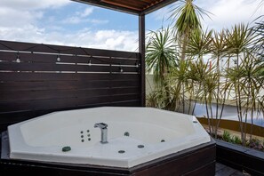Outdoor spa tub - Downtown Playa Oasis | 3BR Condo Steps to Beach & Dining (Playa Del Carmen)