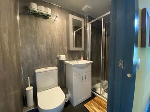 Deluxe Twin Room, Garden View | Bathroom - The city residence  (Edinburgh)
