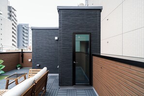 المنطقة المحيطة بالمنشأة