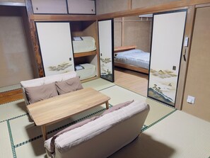 Casa familiar, 3 habitaciones, para no fumadores, cocina | Decoración personalizada, muebles diferentes y cortinas blackout 