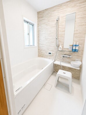 Family House, 3 Bedrooms, Non Smoking, Kitchen | Bathroom | Separate tub and shower, hair dryer, towels, soap - The Old Futon Shop HU1 (Midori)