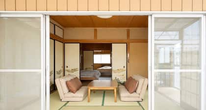 The Old Futon Shop HU1