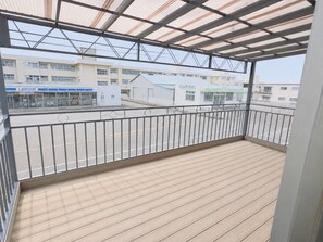Family House, 3 Bedrooms, Non Smoking, Kitchen | Balcony - The Old Futon Shop HU1 (Midori)