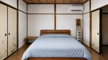 Family House, 3 Bedrooms, Non Smoking, Kitchen | Individually decorated, individually furnished, blackout drapes