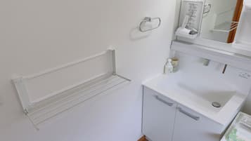 Casa familiar, 3 habitaciones, no fumadores, cocina | Baño | Bañera y ducha independientes, secador de pelo, toallas y jabón