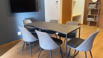 Family House, 3 Bedrooms, Non Smoking, Kitchen | Living area