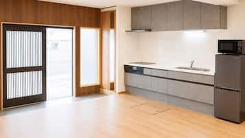 Family House, 3 Bedrooms, Non Smoking, Kitchen | Living area