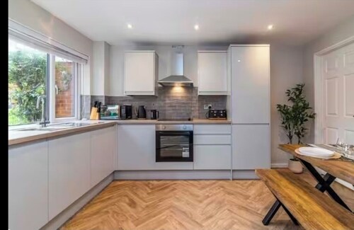 Entire Luxury Home in Nottingham, close to city centre, convenient and chic!