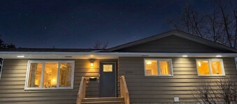 Cozy Modern Farmhouse, Steps from Mirror Lake!