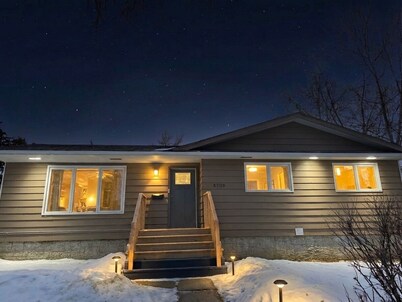 Cozy Modern Farmhouse, Steps from Mirror Lake!